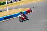 Vintage-motorcycle-club;eventdigitalimages;mallory-park;mallory-park-trackday-photographs;no-limits-trackdays;peter-wileman-photography;trackday-digital-images;trackday-photos;vmcc-festival-1000-bikes-photographs